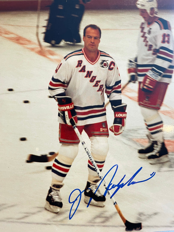 Mark Messier autographed 8x10 original color photo obtained in person