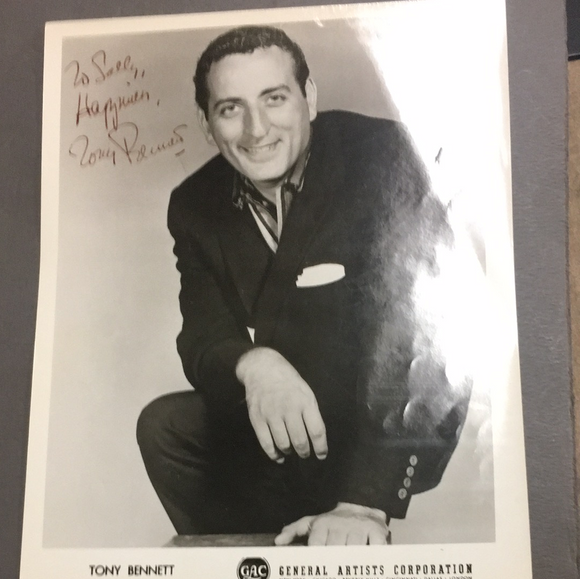 Tony Bennett 8x10 B&W vintage autographed photo personalized