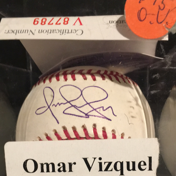 Omar Vizquel autographed MLB baseball