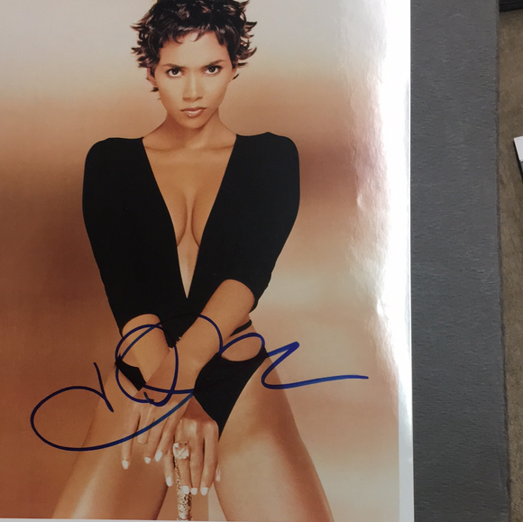 Halle Berry autographed 8x10 color photo in person autograph JSA